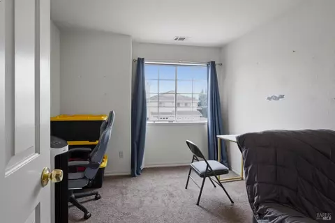 Bedroom - 1466 Legend Cir, Vallejo, CA 94591 photo 5 of 6