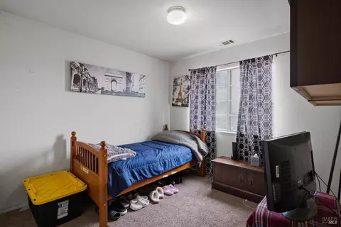 Bedroom - 1466 Legend Cir, Vallejo, CA 94591 photo 4 of 6