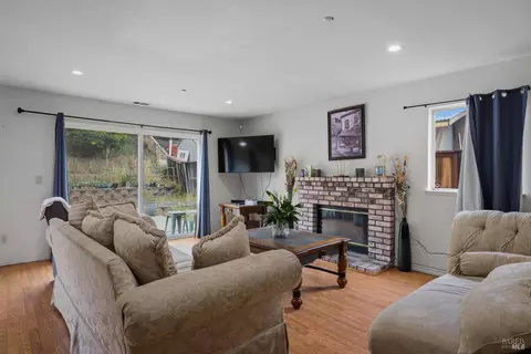 Living - 1466 Legend Cir, Vallejo, CA 94591 photo 1 of 2