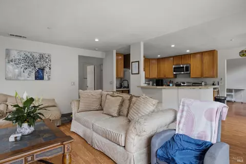 Living - 1466 Legend Cir, Vallejo, CA 94591 photo 2 of 2