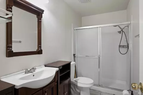 Bath - 1466 Legend Cir, Vallejo, CA 94591 photo 1 of 3