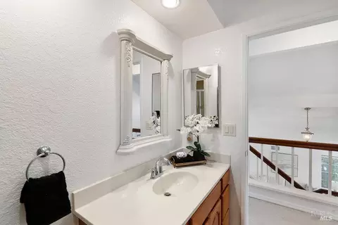 Bath - 31 Brighton Dr, Vallejo, CA 94591 photo 2 of 5