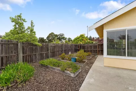 Exterior - 31 Brighton Dr, Vallejo, CA 94591 photo 8 of 9