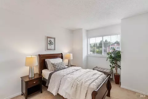 Bedroom - 31 Brighton Dr, Vallejo, CA 94591 photo 1 of 5
