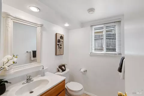 Bath - 31 Brighton Dr, Vallejo, CA 94591 photo 5 of 5