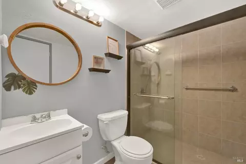 Bath - 925 Brandon Way, Fairfield, CA 94533 photo 1 of 3