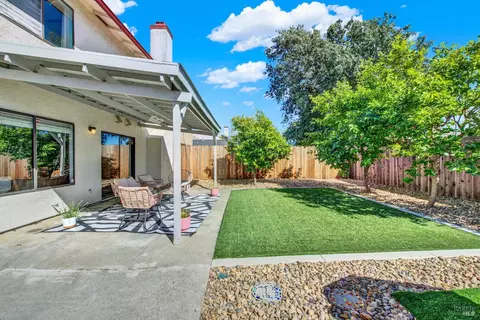 Exterior - 925 Brandon Way, Fairfield, CA 94533 photo 7 of 10