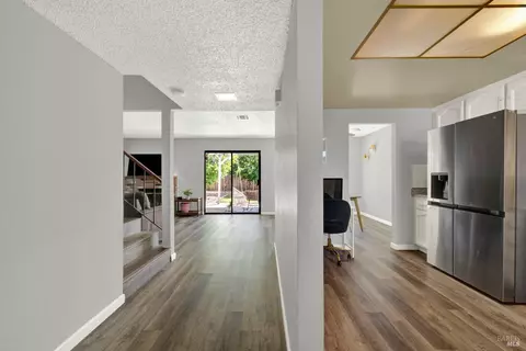 Entry Way - 925 Brandon Way, Fairfield, CA 94533 photo 1 of 2