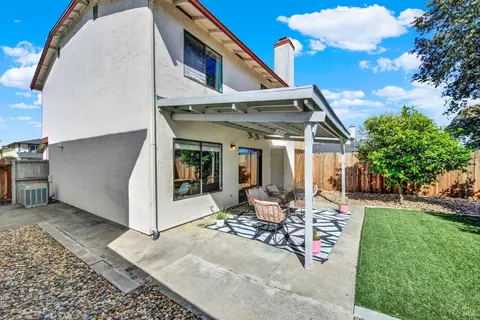 Exterior - 925 Brandon Way, Fairfield, CA 94533 photo 8 of 10