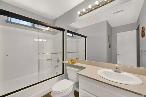 Bath - 925 Brandon Way, Fairfield, CA 94533 photo 3 of 3