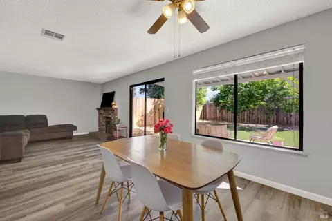 Dining - 925 Brandon Way, Fairfield, CA 94533 photo 4 of 4