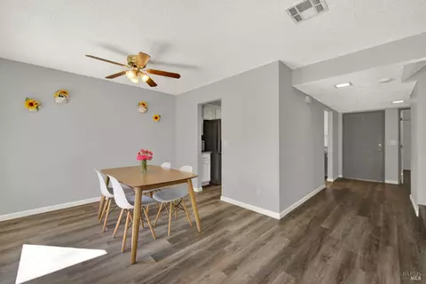Dining - 925 Brandon Way, Fairfield, CA 94533 photo 2 of 4