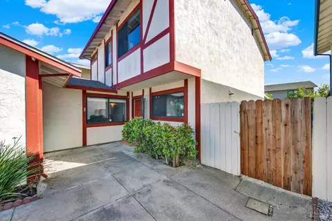 Exterior - 925 Brandon Way, Fairfield, CA 94533 photo 3 of 10