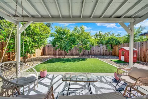 Exterior - 925 Brandon Way, Fairfield, CA 94533 photo 4 of 10