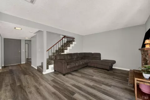 Living - 925 Brandon Way, Fairfield, CA 94533 photo 4 of 4
