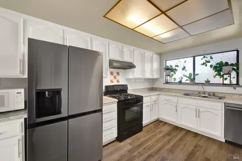 Kitchen - 925 Brandon Way, Fairfield, CA 94533 photo 1 of 6