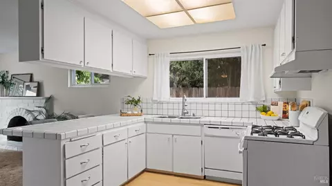 2869 Marigold Dr, Fairfield, CA 94533 photo 3