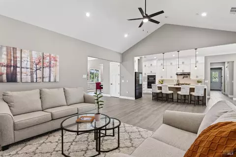 3817 Moss Hollow Ct, Santa Rosa, CA 95404