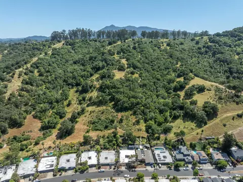 View/Area - 324 Devon Dr, San Rafael, CA 94903 photo 3 of 6