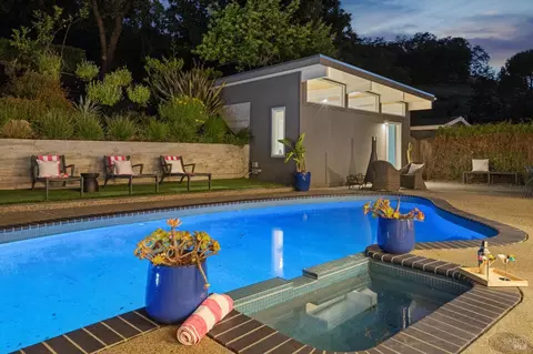 Exterior - 324 Devon Dr, San Rafael, CA 94903 photo 12 of 17