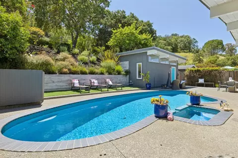 Exterior - 324 Devon Dr, San Rafael, CA 94903 photo 11 of 17