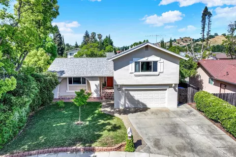 360 Woodside Cir, Vacaville, CA 95688