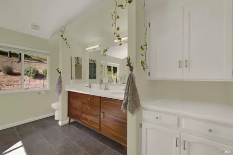 Bath - 3922 Putah Ridge Trl, Winters, CA 95694 photo 2 of 9