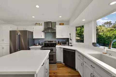 Kitchen - 3922 Putah Ridge Trl, Winters, CA 95694 photo 6 of 8