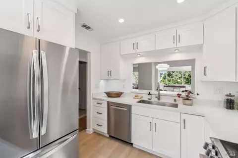 Kitchen - 17 Thoreau Cir, Mill Valley, CA 94941 photo 4 of 4