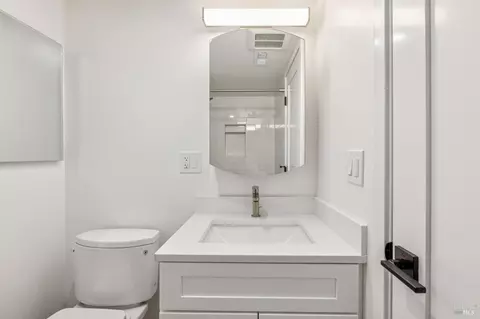 Bath - 17 Thoreau Cir, Mill Valley, CA 94941 photo 2 of 3