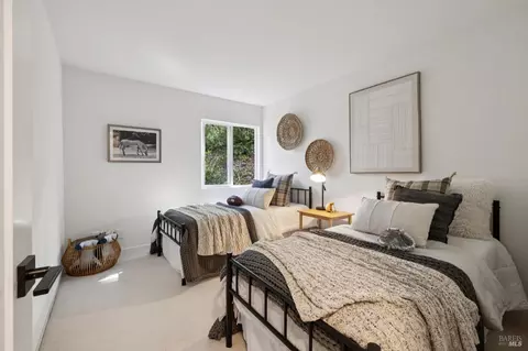 Bedroom - 17 Thoreau Cir, Mill Valley, CA 94941 photo 4 of 4