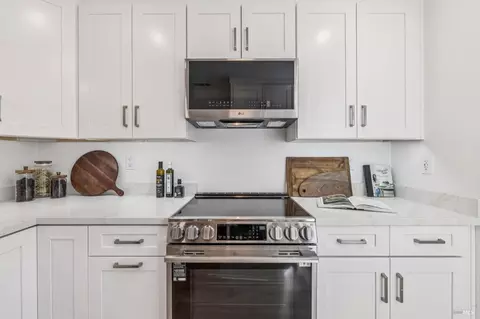 Kitchen - 17 Thoreau Cir, Mill Valley, CA 94941 photo 3 of 4