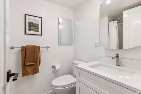 Bath - 17 Thoreau Cir, Mill Valley, CA 94941 photo 3 of 3