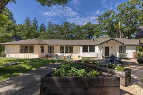 14734 Youngs Rd, Healdsburg, CA 95448