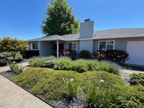469 Oak Vista Dr, Santa Rosa, CA 95409