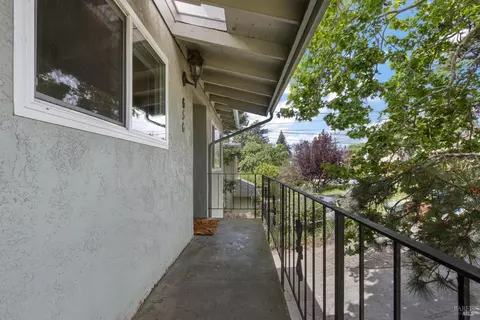 Exterior - 650-656 E K St, Benicia, CA 94510 photo 6 of 10