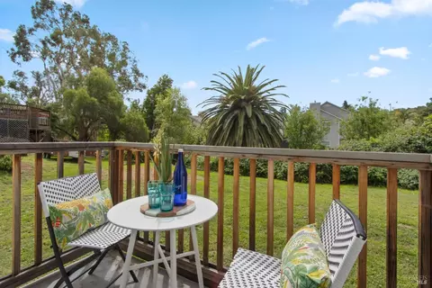 Exterior - 650-656 E K St, Benicia, CA 94510 photo 4 of 10