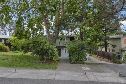 650-656 E K St, Benicia, CA 94510
