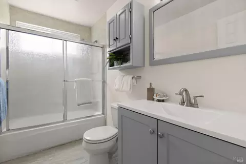 Bath - 650-656 E K St, Benicia, CA 94510 photo 1 of 4