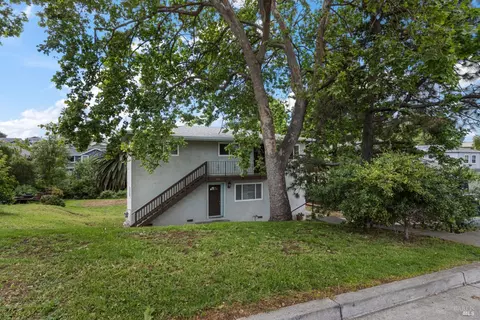 Exterior - 650-656 E K St, Benicia, CA 94510 photo 3 of 10