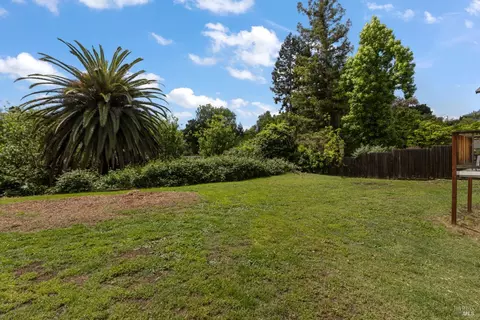 Exterior - 650-656 E K St, Benicia, CA 94510 photo 8 of 10
