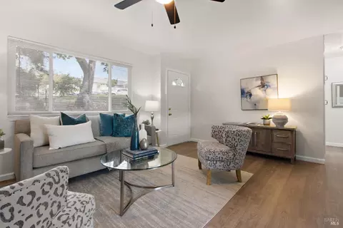 Living - 650-656 E K St, Benicia, CA 94510 photo 2 of 5