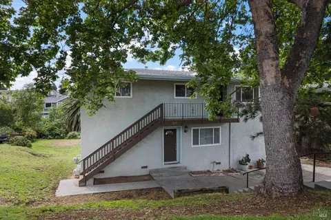 Exterior - 650-656 E K St, Benicia, CA 94510 photo 5 of 10