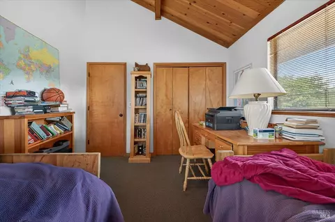 Bedroom - 23881 Walling Rd, Geyserville, CA 95441 photo 2 of 6