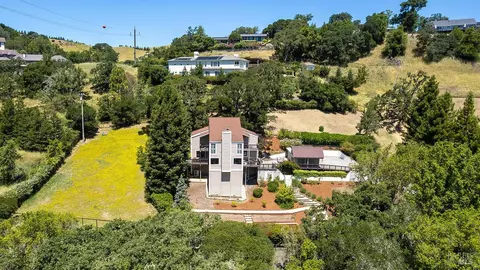 2554 Vineyard Rd, Novato, CA 94947