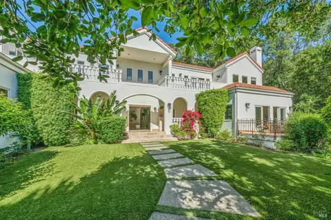 5 Heatherstone Ln, San Rafael, CA 94903