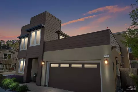 589 Sapphire St, Petaluma, CA 94952