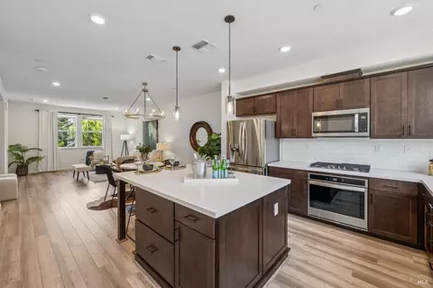 5 Orta Way, Novato, CA 94945