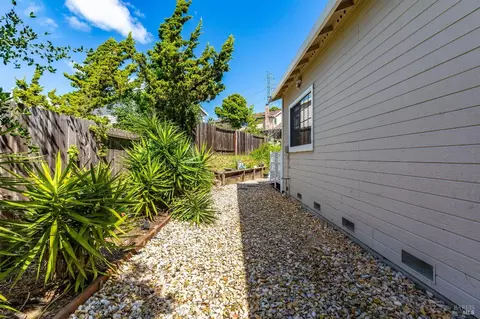 Exterior - 391 Valley Oak Ln, Vallejo, CA 94591 photo 8 of 13