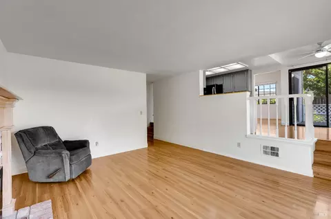 Living - 391 Valley Oak Ln, Vallejo, CA 94591 photo 8 of 10